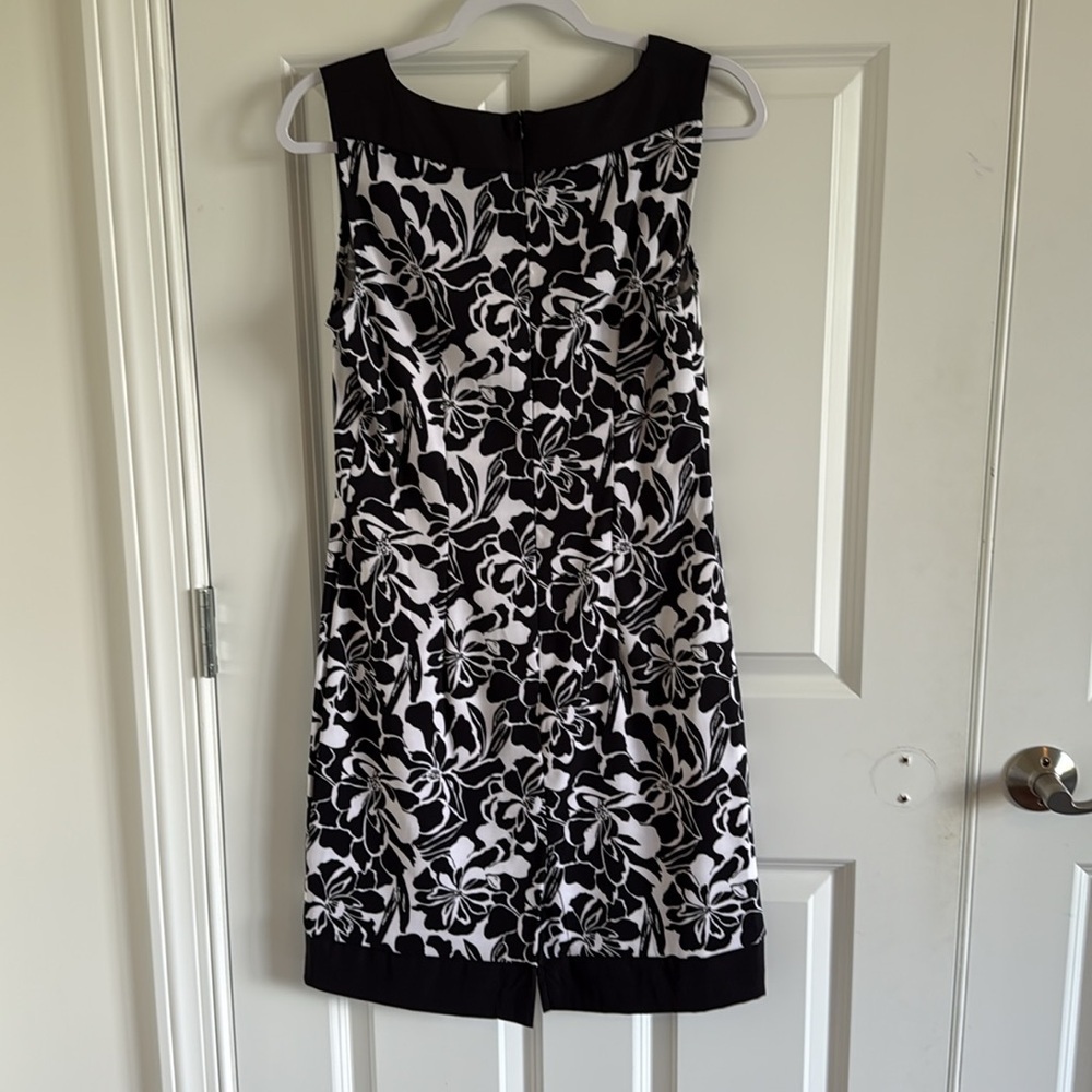 Dressbarn Size 8 Black and White Floral Dress - Picture 5 of 7